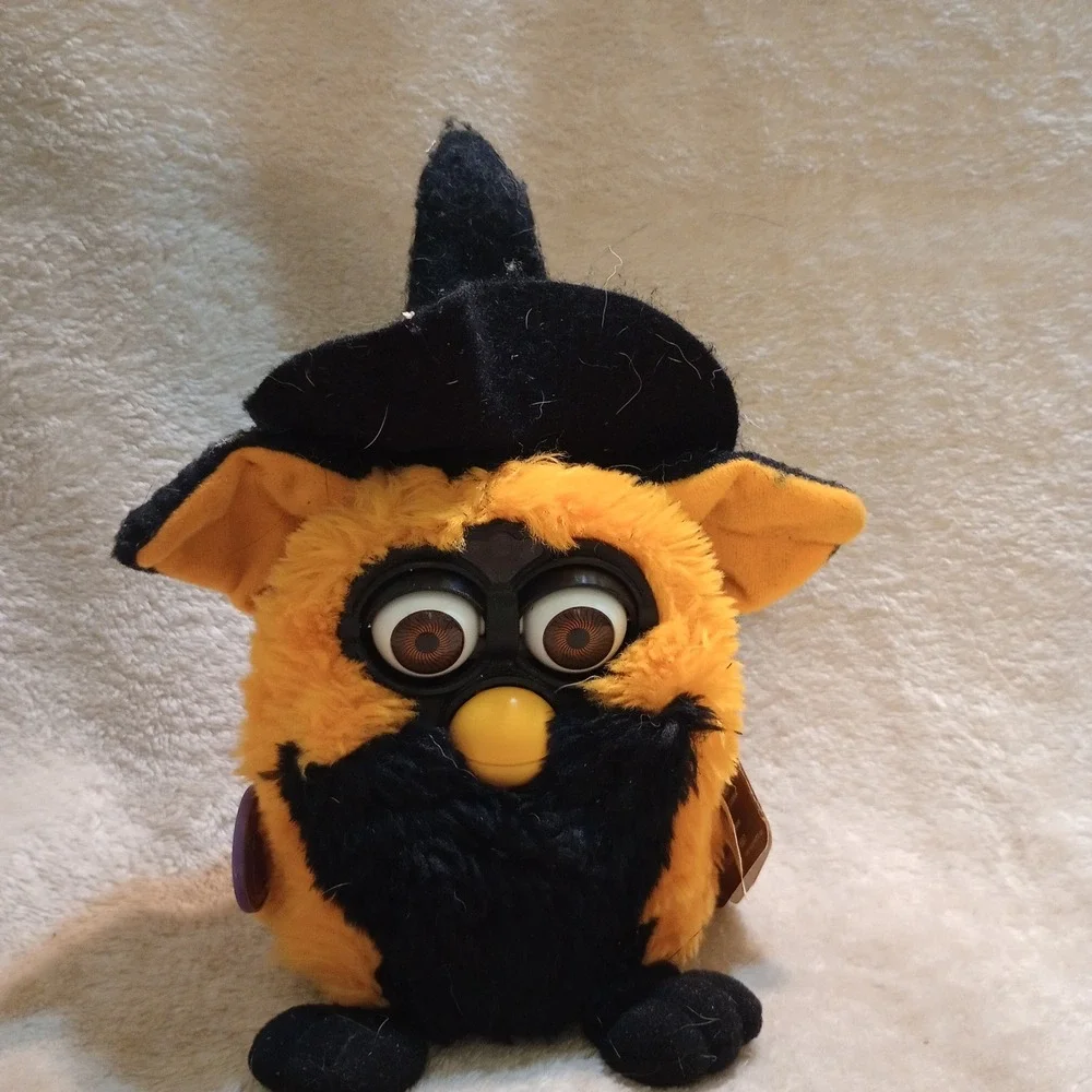 Tiger Electronics Autumn Furby 1999 Special Limited Edition Witch Orange 70-887